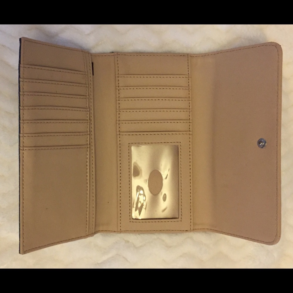 Guess Wallet - Picture 4 of 5